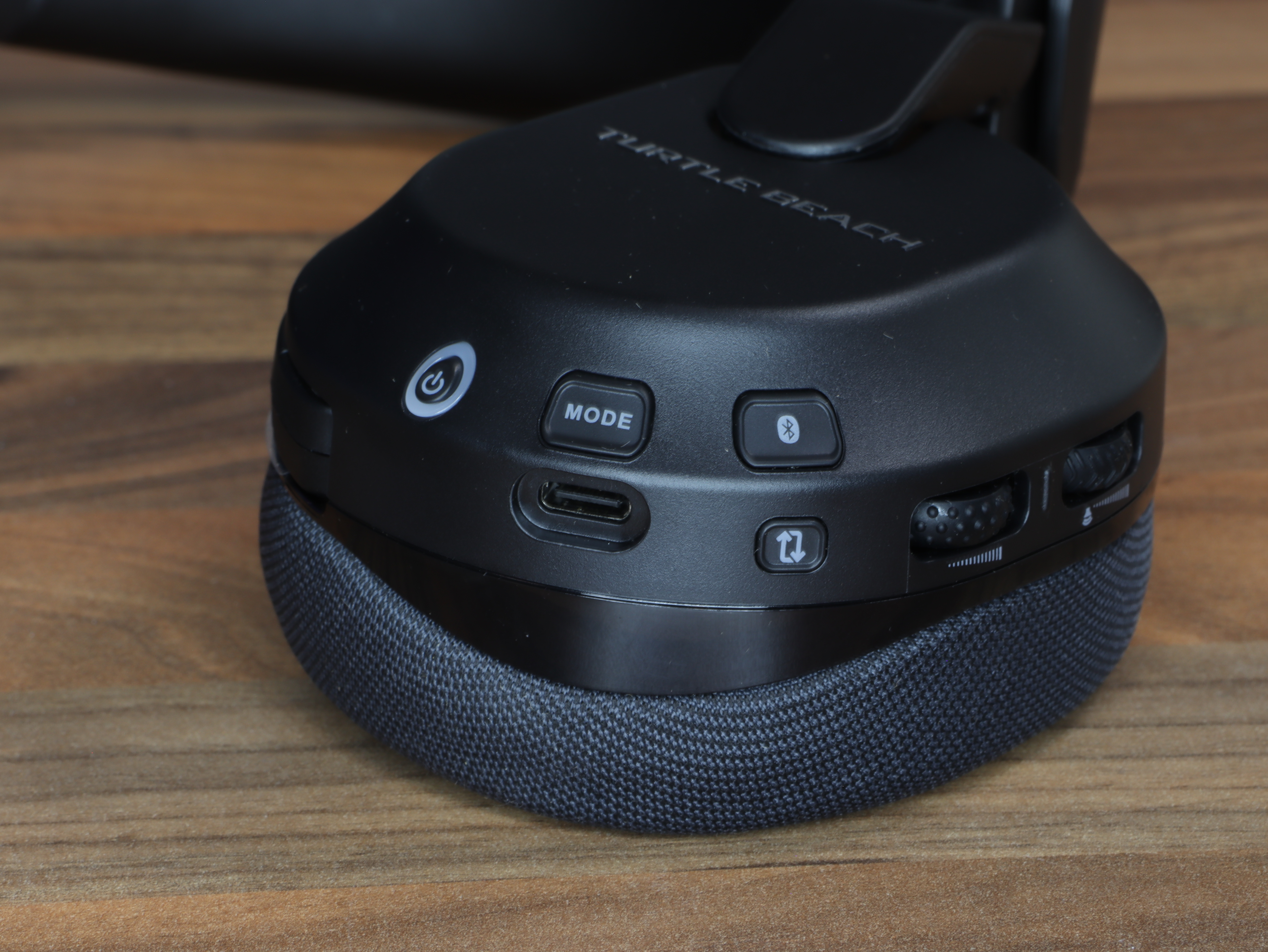 Memory Foam Stealth 600 headset (gen 3) Turtle Beach Multiplatform Nanoclear gaming sound signature.JPG